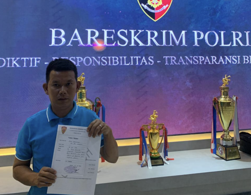 Dedi Heriansyah (kiri) saat mendatangi Markas Besar (Mabes) Polri pada Kamis, 2 Juli 2026---Dok. Istimewa
